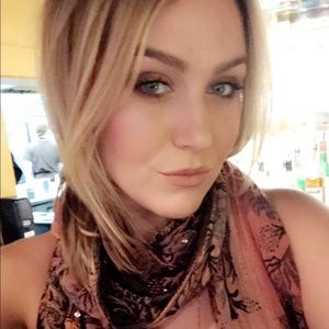 Meet your Posher, Leeann